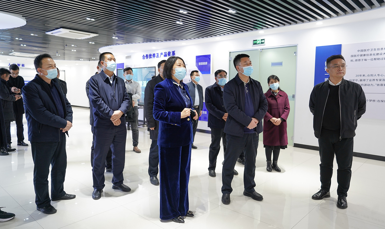 参观展厅_副本.jpg