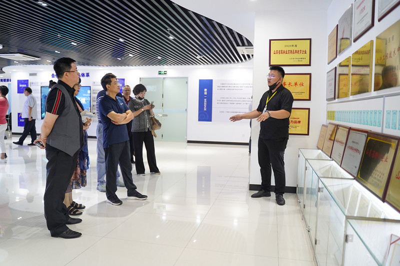 参观展厅_副本_副本.jpg